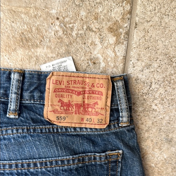 Signature by Levi Strauss Relaxed Blue Jeans with Lived-In Look - Picture 5 of 5